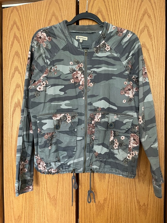 Democracy Jackets & Blazers - 🎉LAST CHANCE 🎉Democracy Floral Camo Utility Jacket - Gray & Dusty Rose